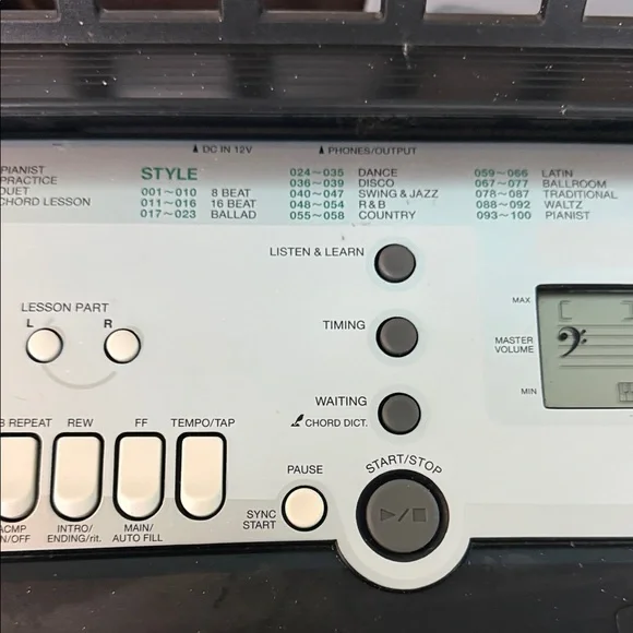 Yamaha Black and White Electronic Keyboard - Picture 7 of 9